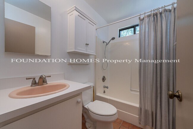 Building Photo - Charming 2BD/2BA Converted Stable in Seren...