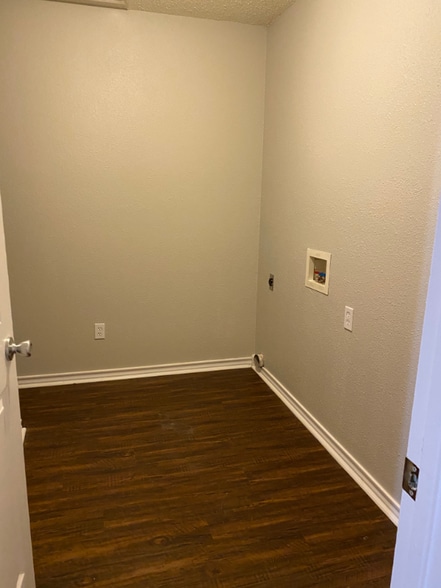 Building Photo - 3904 Wren Rowe Dr