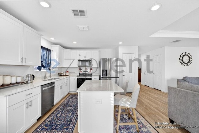 Building Photo - 2301 Vlg Crk Ln