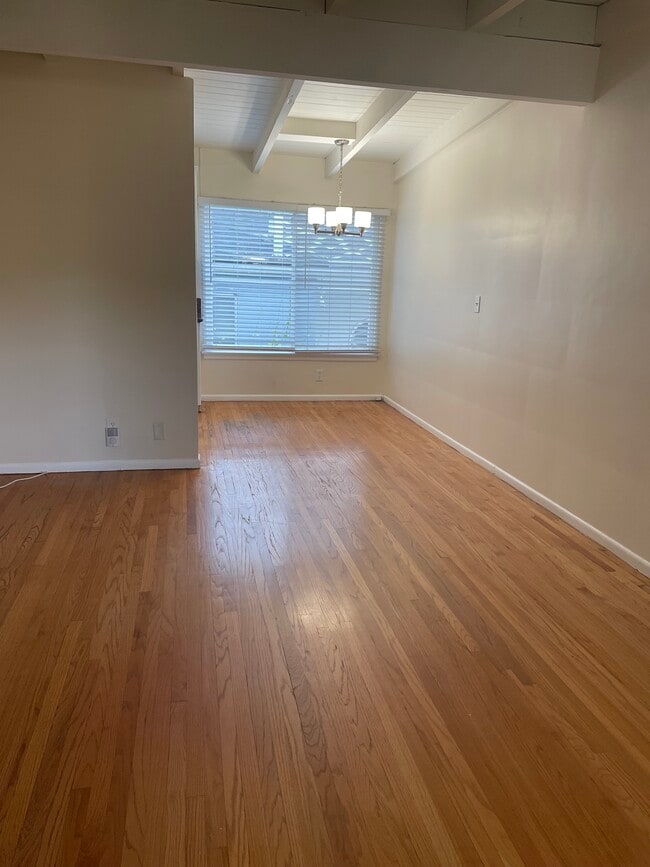 Building Photo - 636 Acanto St