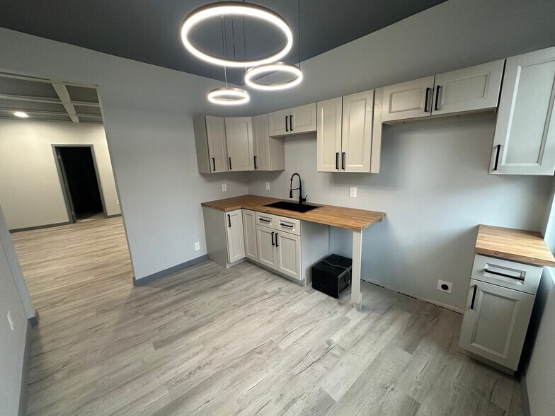 Building Photo - 2552 Brownsville Rd