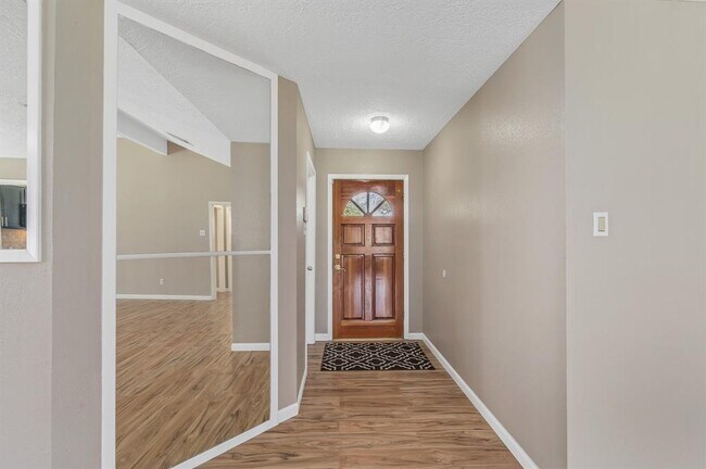 Building Photo - 19511 Westhaven Dr