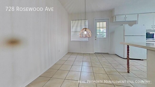 Building Photo - 728 Rosewood Ave