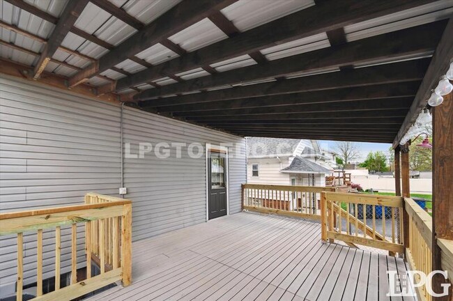 Building Photo - 533 Raymer Blvd