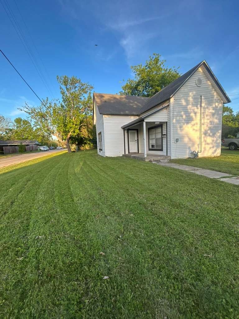 Building Photo - 426 N Clements St