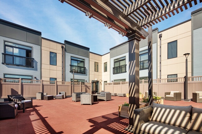 Outdoor Terrace - Renaissance on Main