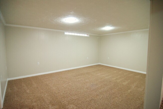 Building Photo - Spacious 6 Bed / 3 Bath Home in Rigby!