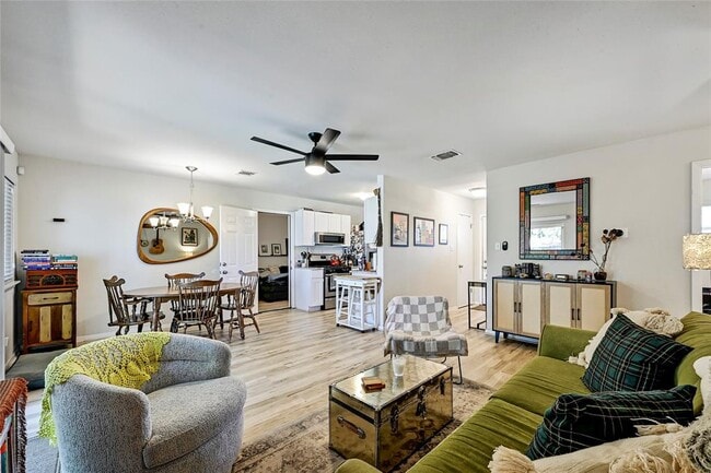 Building Photo - 9702 Oriole Dr