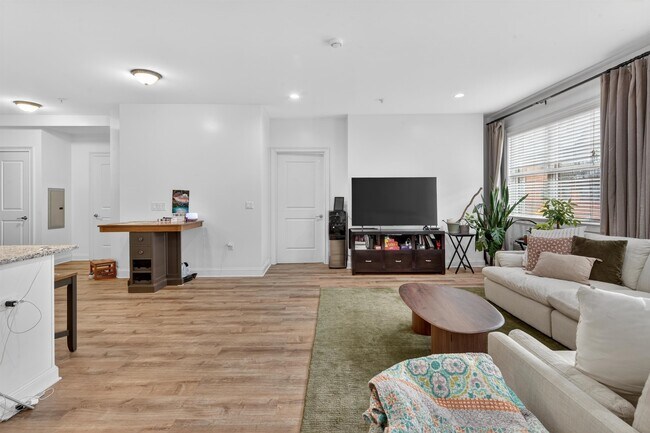 Building Photo - 140-136 36th St