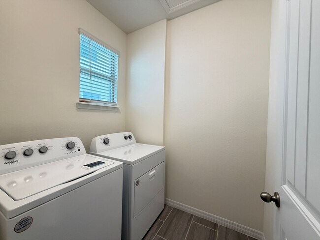 Building Photo - Perfect Home waiting for you! FULLY FURNISHED!