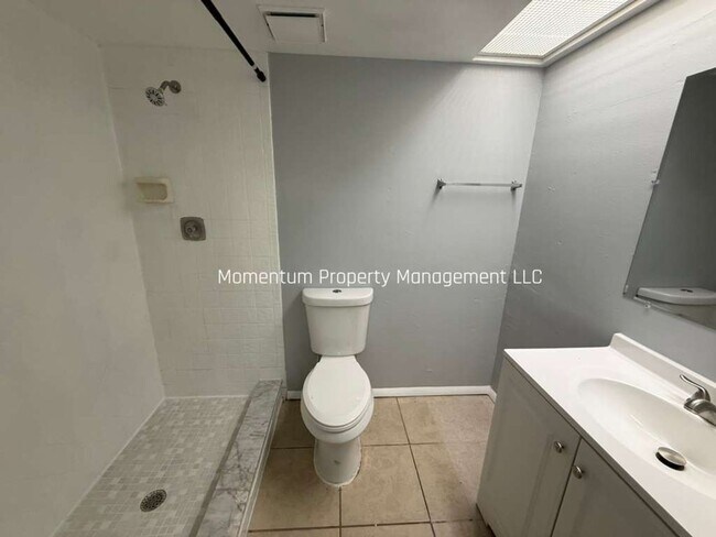 Building Photo - BEAUTIFUL REMODELED 3/2 IN CLEARWATER!! AVAILABLE FOR IMMEDIATE MOVE IN!!