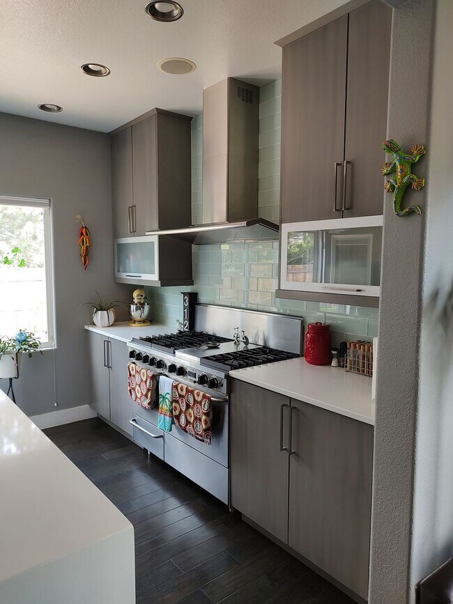 Building Photo - Gorgeous Former Model 4BD Ranch Home | Upg...