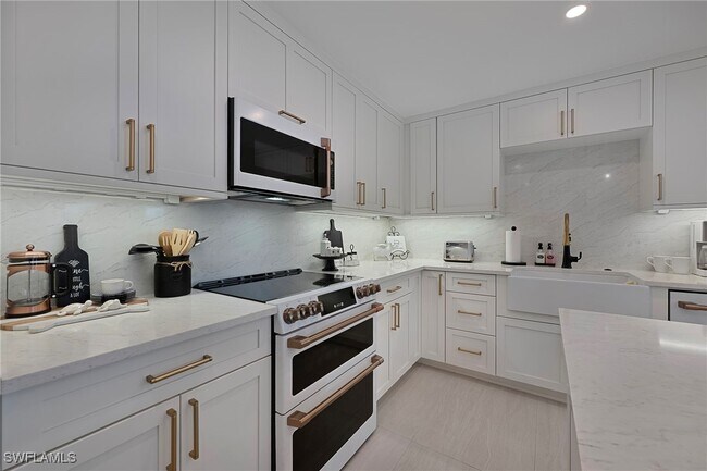 Building Photo - 1950 Gulf Shore Blvd N