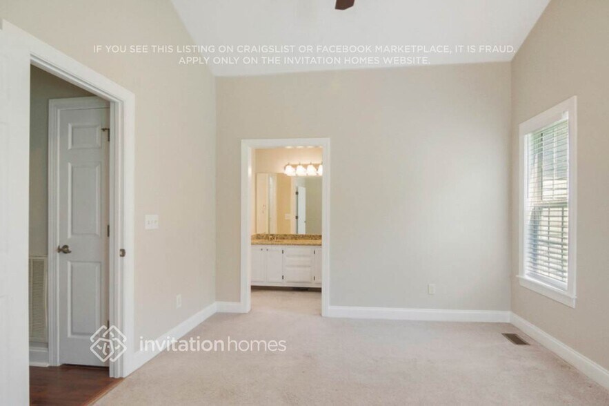 Building Photo - 601 Flicker Ct