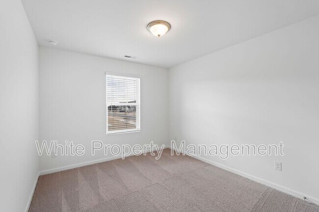 Building Photo - 745 Lock Haven Dr NW