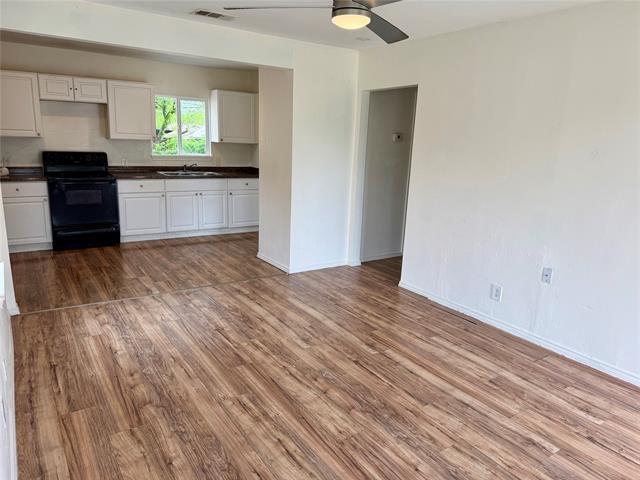 Building Photo - 2303 Deer Path Dr