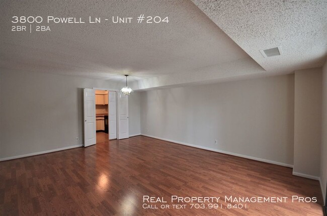 Building Photo - Spacious Condo in Peaceful Lakeside Plaza!