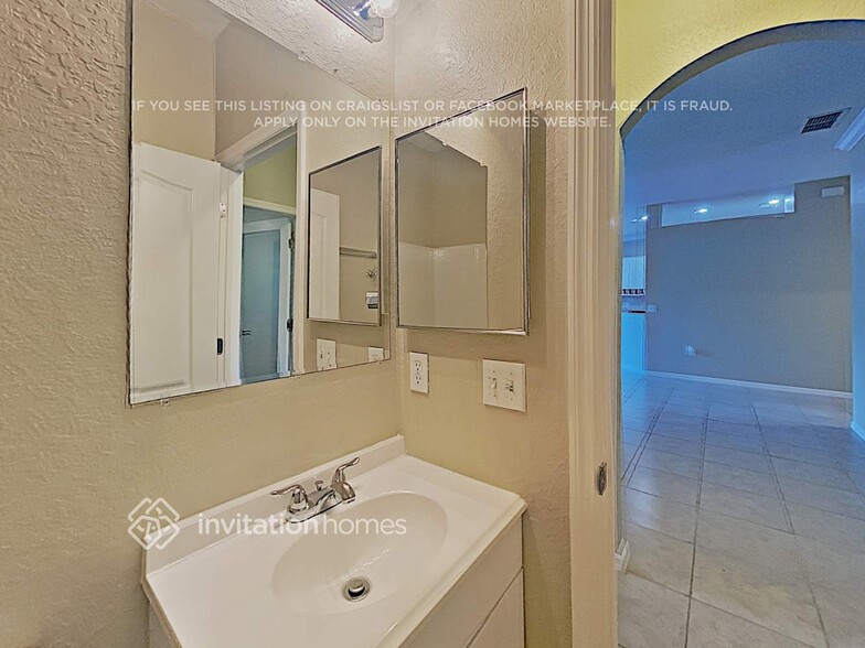 Building Photo - 2733 Deerbrook Dr