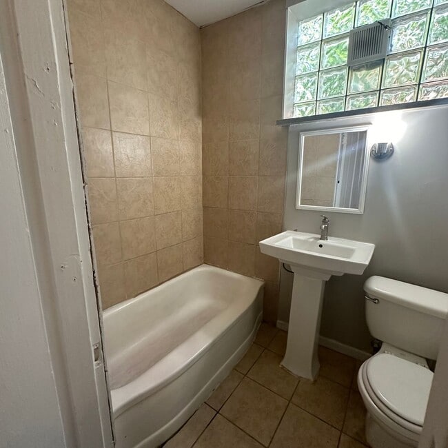 Building Photo - 4642 Farlin Ave