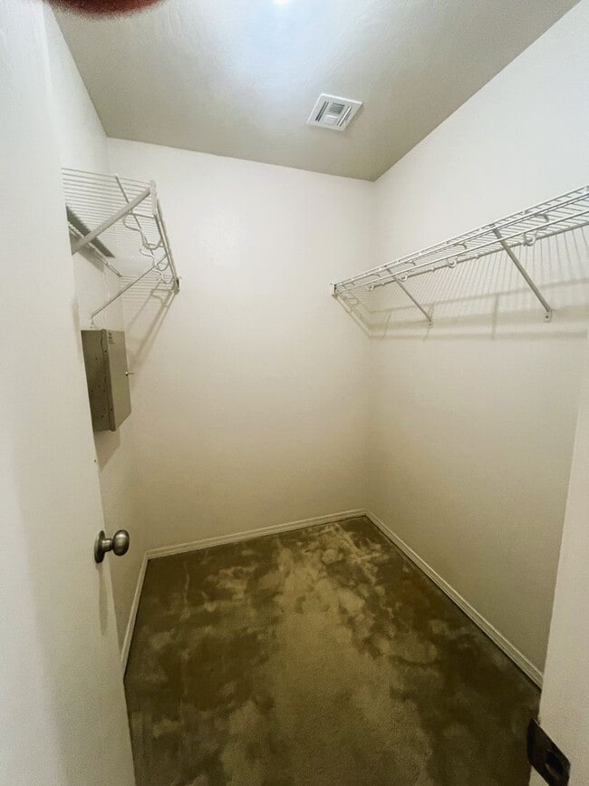 Building Photo - 9200 Snowberry Dr