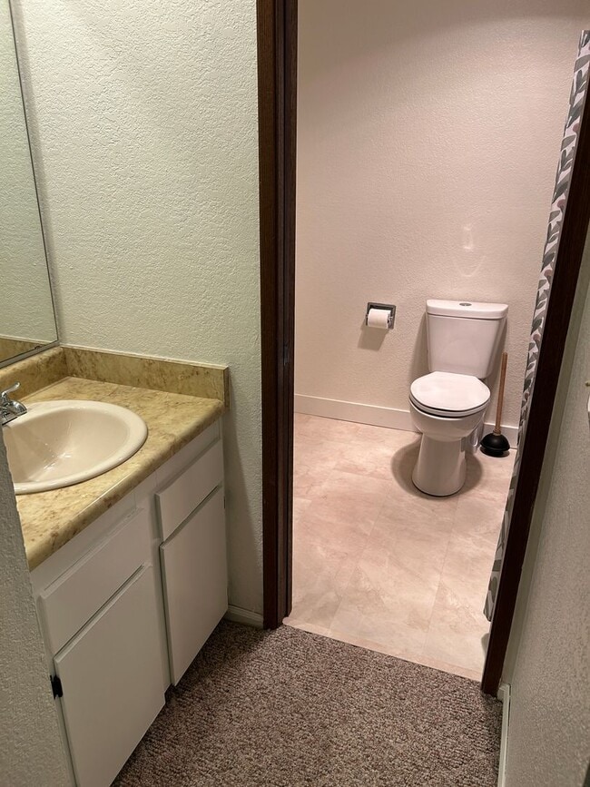 Building Photo - 2bd/1.5ba Tukwila Townhome