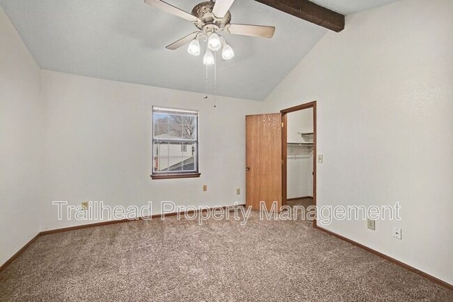 Building Photo - 410 NW Nottingham Ln