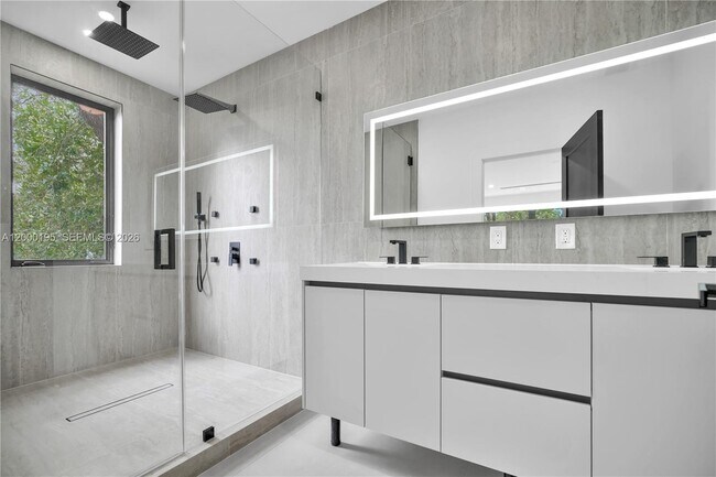 Building Photo - 5116 NW 3rd Ave