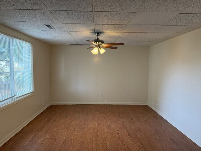 Building Photo - 3607 Lark Cir