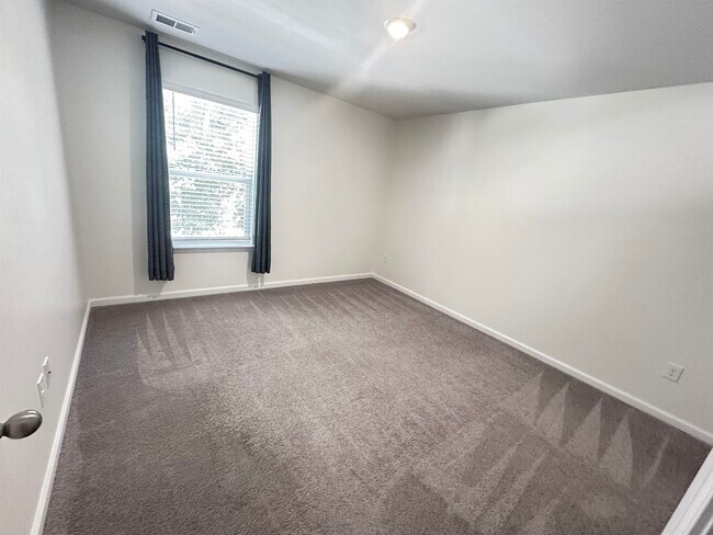 Building Photo - 340 Emery Oak Dr