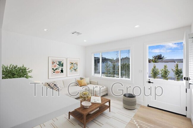 Building Photo - 243 E 20th St