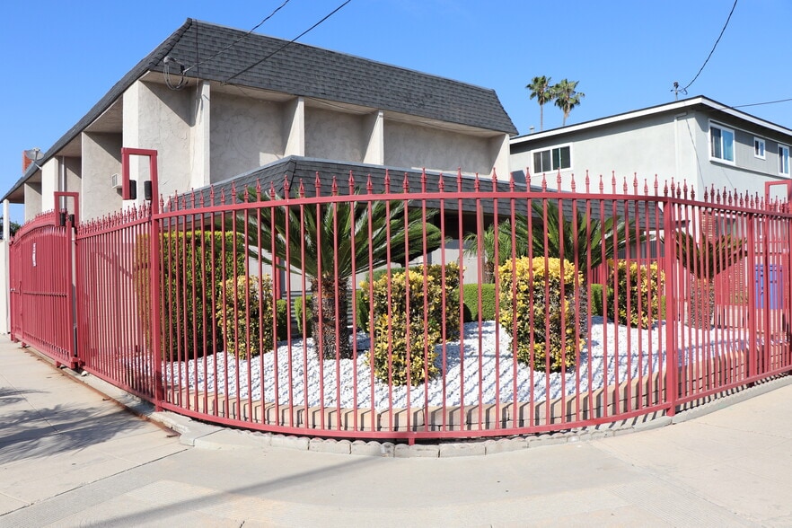 Building Photo - 6104 Costello Ave