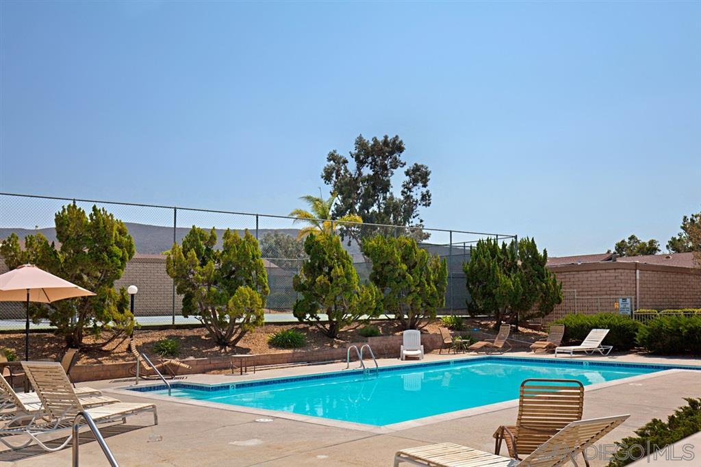 Fairway Knolls Pool - 1880 Fairway Circle Dr