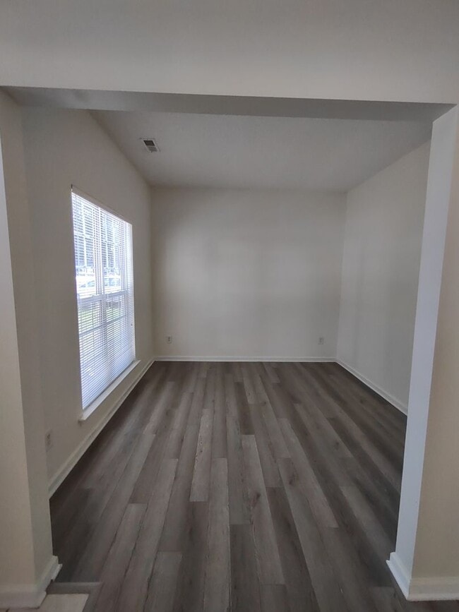 Building Photo - Beautiful 2-story home located in the Reed...