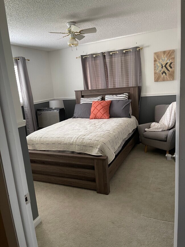 Building Photo - 595 McMullin Dr