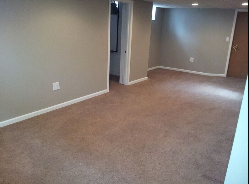 Building Photo - 2616 S 48th Ave