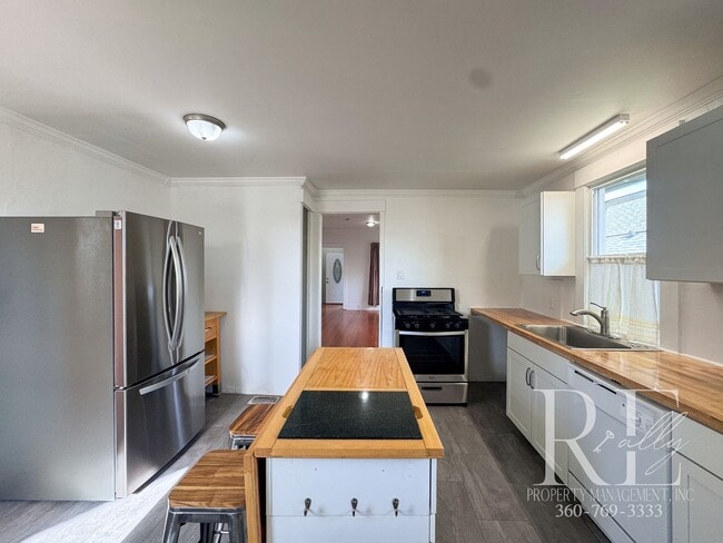 Building Photo - Light-Filled Home with Vaulted Ceilings, Bonus Basement & Walkable Location