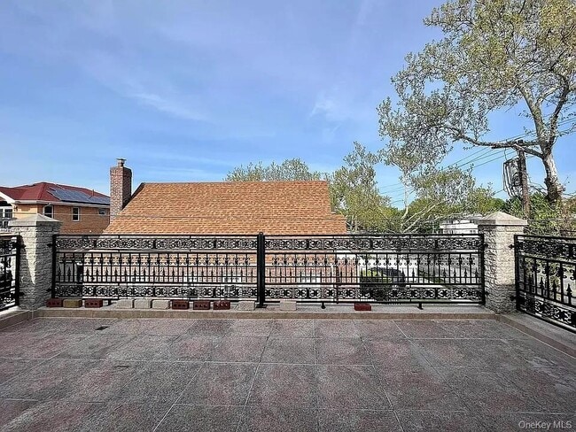 Building Photo - 56-51 196th St