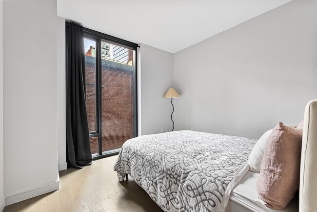 Building Photo - 55 Lagrange St