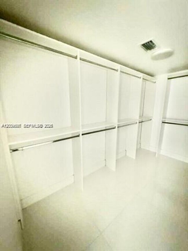 Building Photo - 400 Sunny Isles Blvd