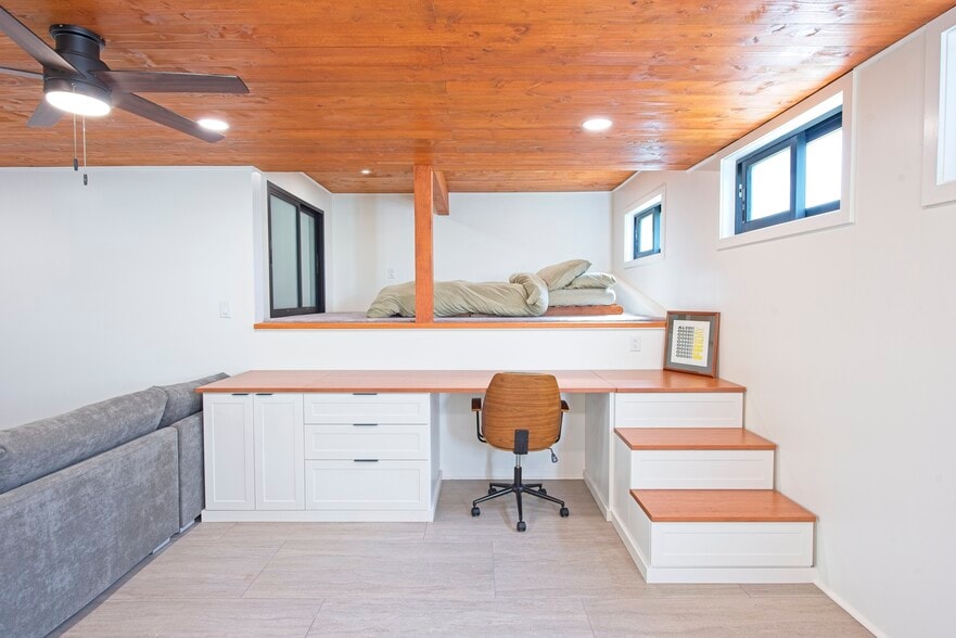 Building Photo - 2828 Dow St