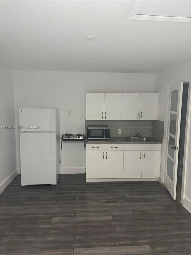 Building Photo - 15535 SW 10th St