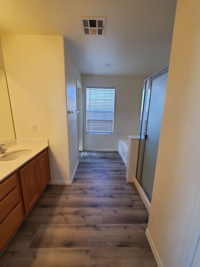 Building Photo - Summerlin 3/2.5 with huge loft