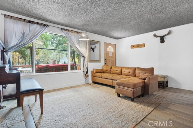 Building Photo - 360 Maple Ln