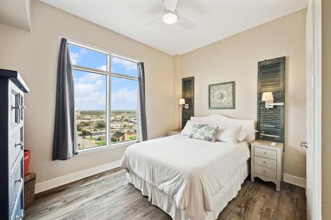 Building Photo - 500 Seawall Blvd