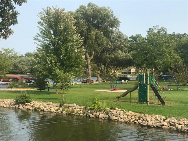 Building Photo - 4318 Golf Dr