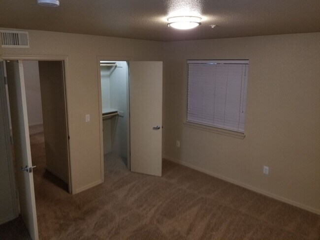 Building Photo - Upgraded West-Flagstaff Condo in the Arbor...