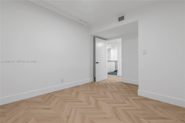 Building Photo - 1717 N Bayshore Dr