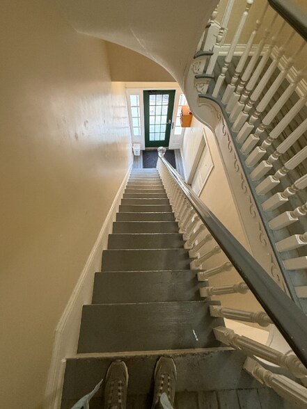 Building Photo - 2621 Cleinview Ave