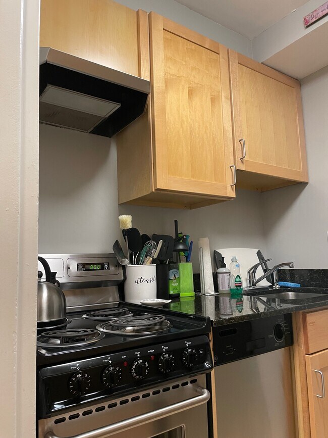 Building Photo - 2141 I St NW