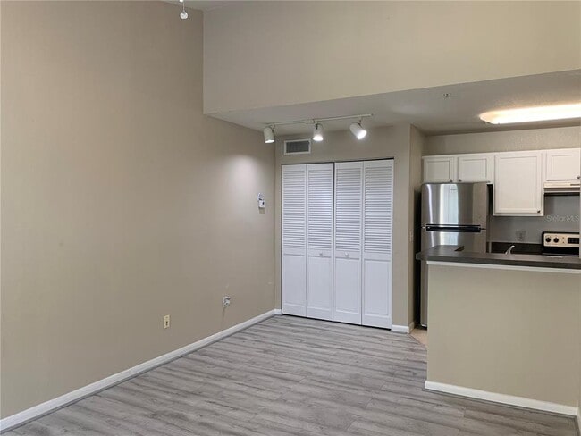 Building Photo - 9061 Lee Vista Blvd